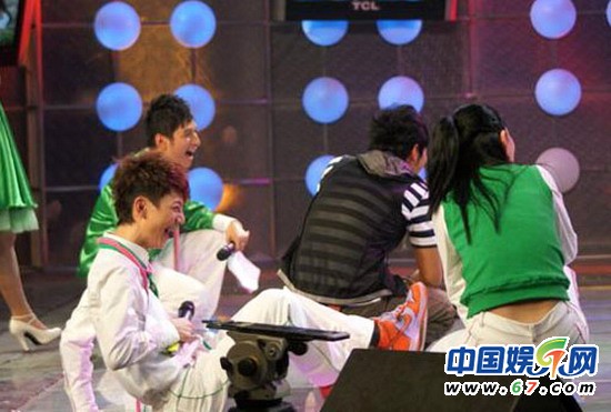 谢娜与评委争执翻白眼离场 曝翻脸内幕(组图)