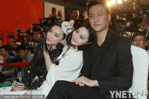 范冰冰白裙下方露小缝耍性格 疑似流鼻血致胸前现尴尬