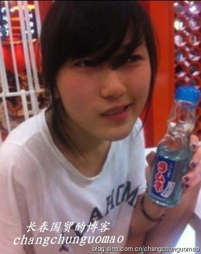 冯小刚22岁女儿冯思羽近照曝光