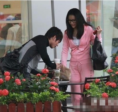 揭娱圈N女共侍一夫荒诞事 网友评韩寒不要脸