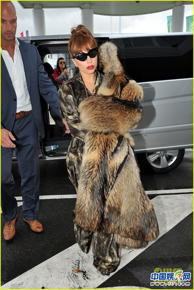 LadyGaga自晒内衣照现八字奶 网友直呼要疯