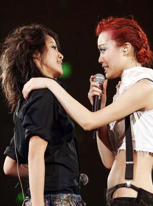 图揭容祖儿何韵诗的爱恨情仇 高调公开三角恋明星全曝光