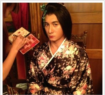 吴奇隆化妆扮日本艺妓