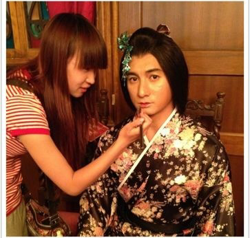 吴奇隆化妆扮日本艺妓