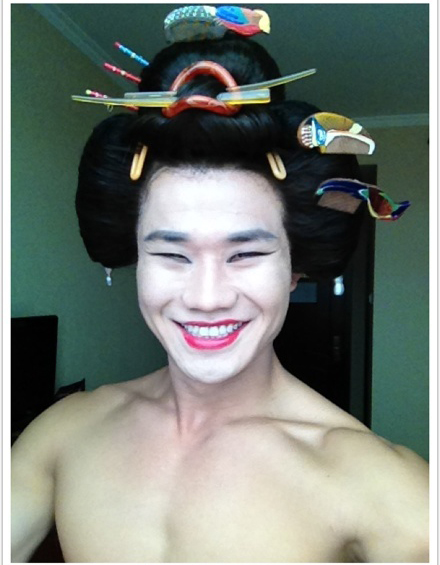 吴奇隆化妆扮日本艺妓