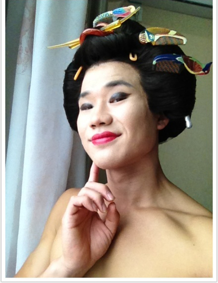 吴奇隆化妆扮日本艺妓