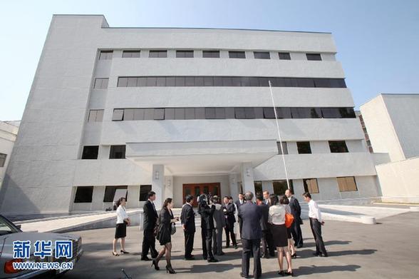 朝鲜中央电视台揭秘 办公大楼简朴