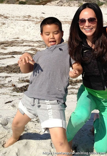 42岁雪姨王琳12年后再走红 8岁可爱儿子曝光