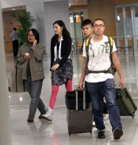 李嘉欣素颜现身依旧美艳