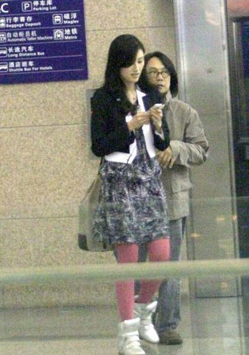 李嘉欣素颜现身依旧美艳