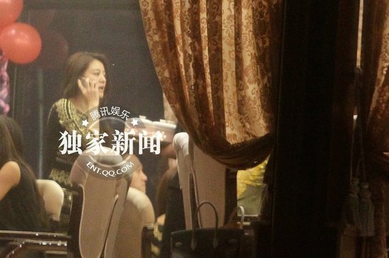 安以轩上海庆生圈内好友齐聚祝寿 举杯豪饮醉态百出