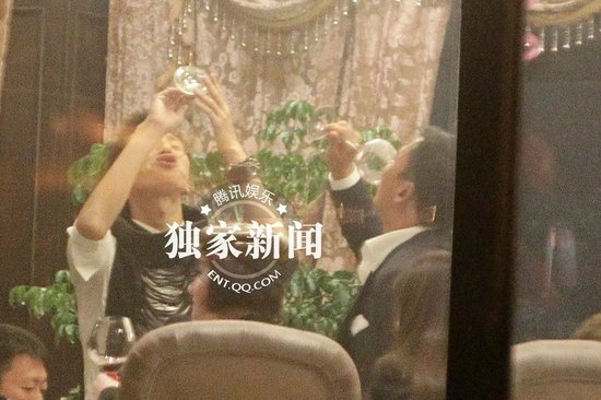安以轩上海庆生圈内好友齐聚祝寿 举杯豪饮醉态百出