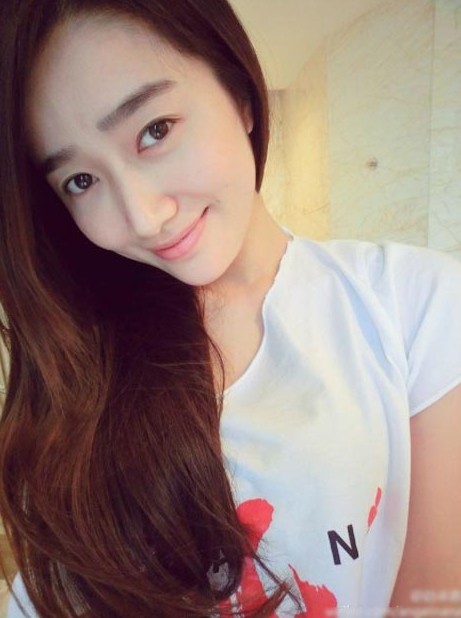 韩寒绯闻女友赵卓娜海量私照