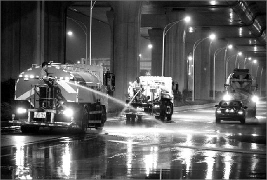 武汉要求道路每夜洗5遍