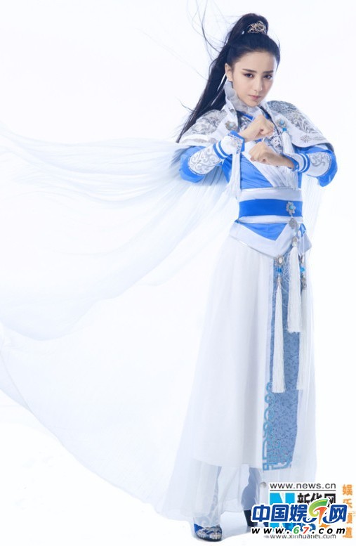 明星封面照暗斗 范爷惊艳不断周冬雨惨被秒杀