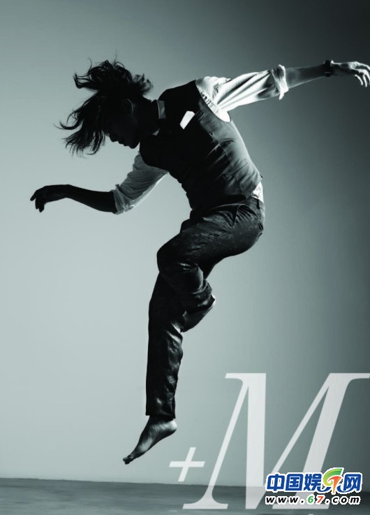 明星封面照暗斗 范爷惊艳不断周冬雨惨被秒杀