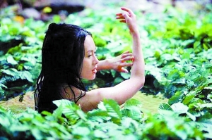 子怡裸浴被评最丑雕塑:火星人都觉得丑