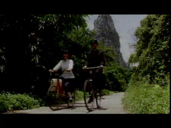 女星穿校服 风骚型就是不清纯