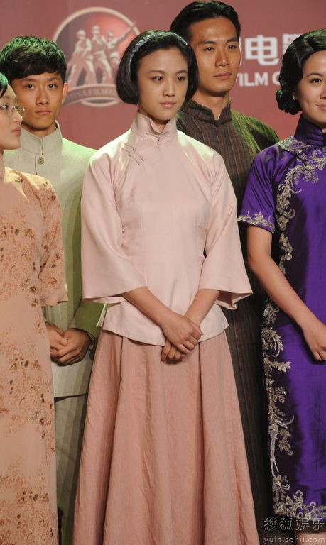 女星穿校服 风骚型就是不清纯