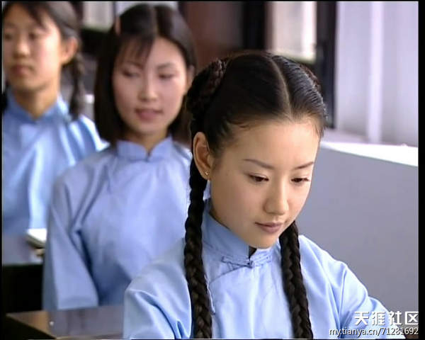 女星穿校服 风骚型就是不清纯