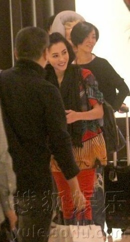 张柏芝谢霆锋前后脚出酒店