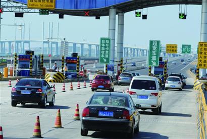 青岛高速路免费迎大考 高峰超春运