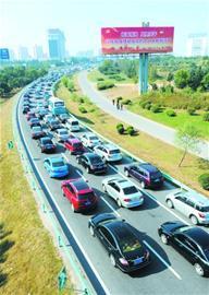 6大景区1天纳客37万 迎首个高峰