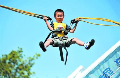6大景区1天纳客37万 迎首个高峰