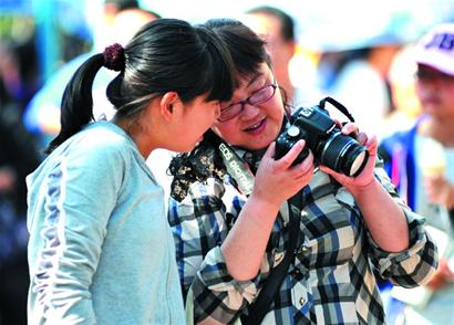 6大景区1天纳客37万 迎首个高峰