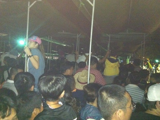 上万游客昨晚被困华山山顶 封堵入口要求退票