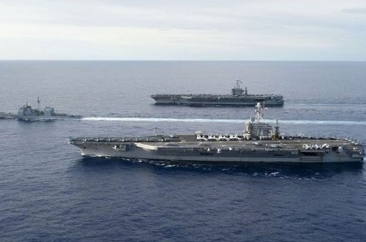 美国航母编队靠近钓鱼岛海域 被指协防日本