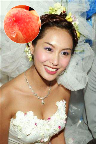 瘦小身材长对大胸 实在太诡异