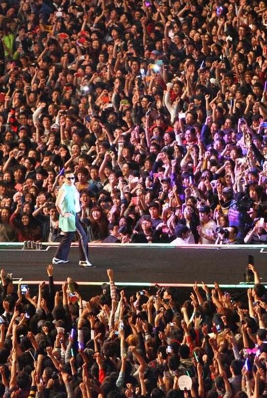 韩国8万观众现场观看《江南Style》演唱会