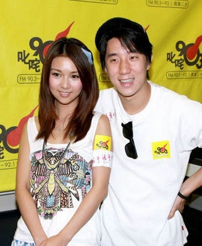 房祖名罕见家庭照曝光 林凤娇气质高贵无双