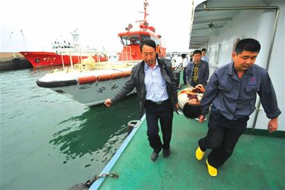 “抢”回4小时，保住船长的手指头