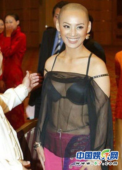 章子怡周慧敏巩俐内衣外穿 大跌眼镜的女神失足瞬间