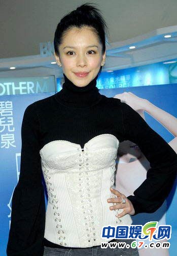 章子怡周慧敏巩俐内衣外穿 大跌眼镜的女神失足瞬间