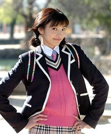 女星制服诱惑大不同 你爱哪一款