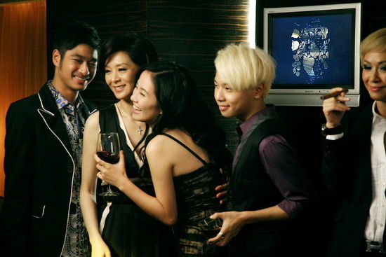 女星进了夜店就狂放无限啊！