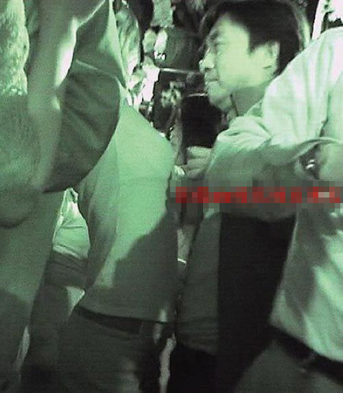 女星进了夜店就狂放无限啊！