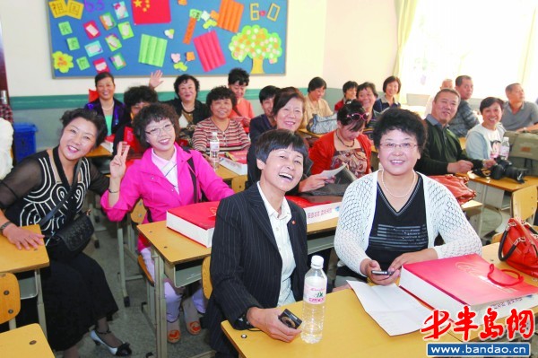 校史馆记录下58中60年来的点点滴滴。