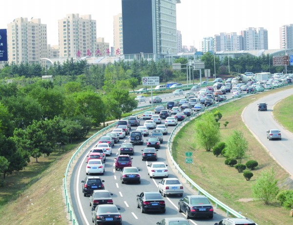 返程高峰今袭来 免费走高速今晚12时结束