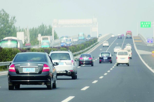 返程高峰今袭来 免费走高速今晚12时结束