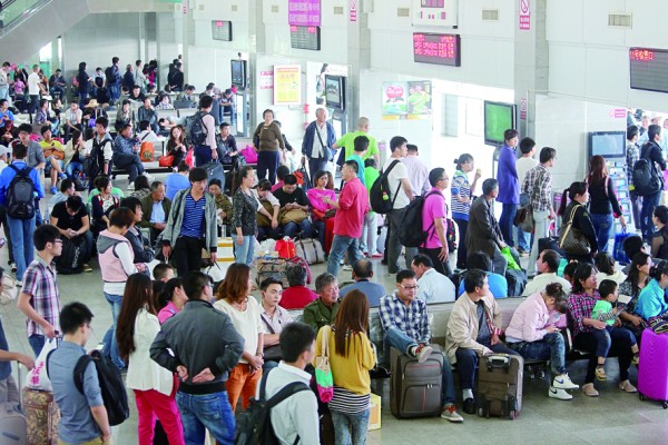 返程高峰今袭来 免费走高速今晚12时结束