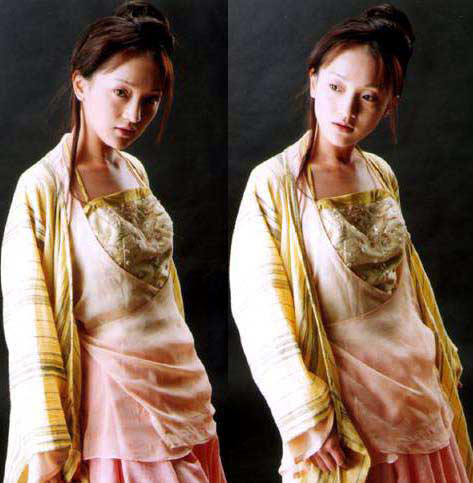 明星古装肚兜照 风情or滑稽？