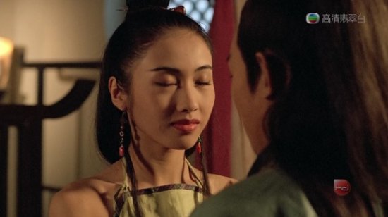 明星古装肚兜照 风情or滑稽？