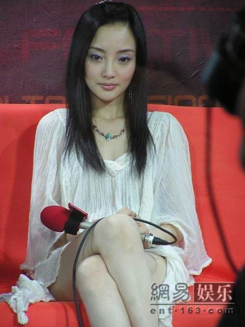 越长越惨不忍睹的年轻女星