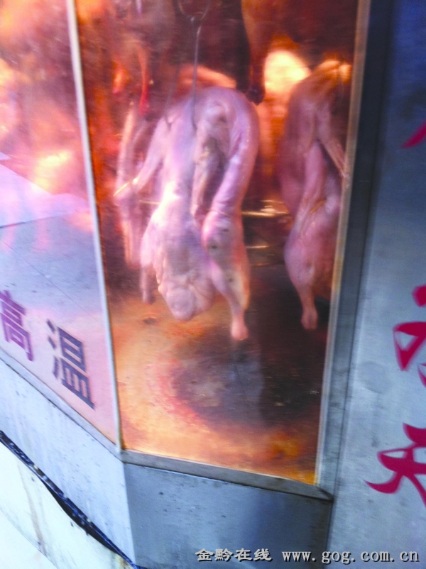 贵阳多市场售致癌烤鸭油 店主称含多种草药