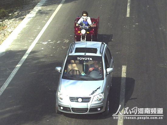 河南通报警察击毙小偷案情：嫌犯手持砖头袭警