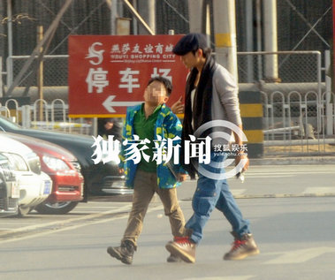 陈坤自爆宝贝儿子的清晰照 9岁优优训狗场面温馨